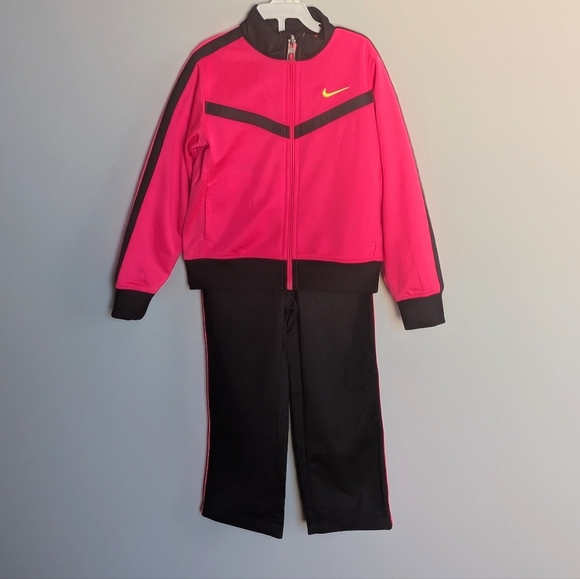 Nike girls tracksuit size 3T - Picture 2 of 4